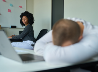 Cresce número de afastamentos por ansiedade e burnout no Brasil e acende alerta no ambiente corporativo